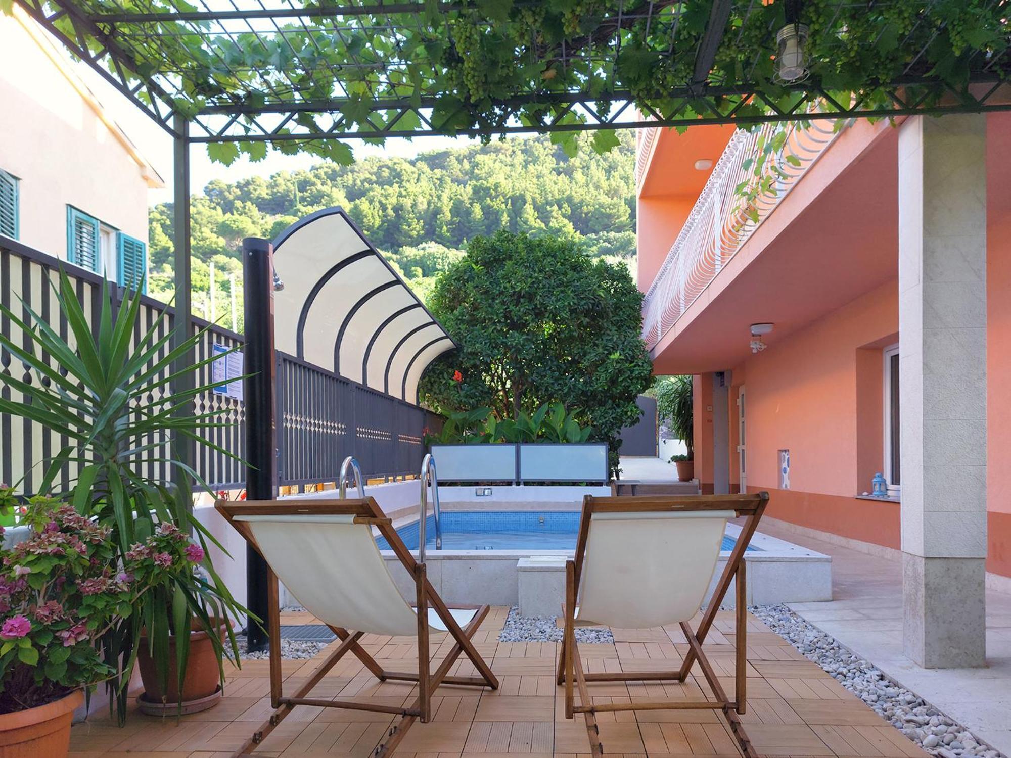 Poolside Paradise - A Hidden Gem In Spalato Esterno foto