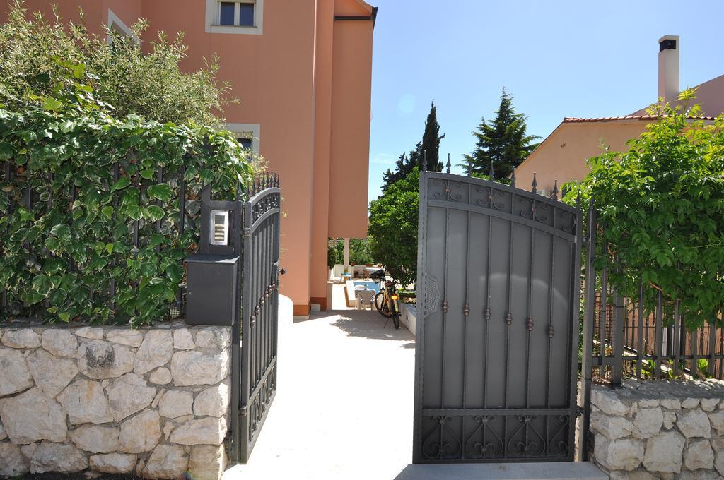 Poolside Paradise - A Hidden Gem In Spalato Esterno foto