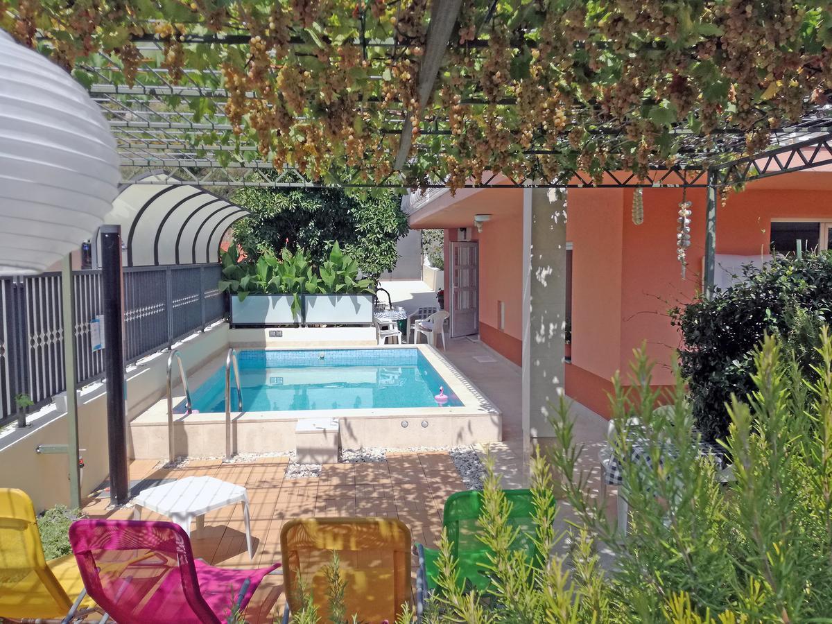 Poolside Paradise - A Hidden Gem In Spalato Esterno foto